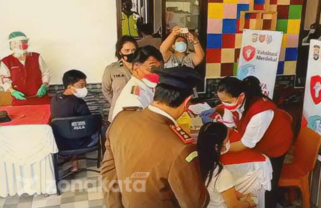 Maknai HUT Kemerdekaan RI, Polres Tana Toraja Gelar Vaksinasi Massal