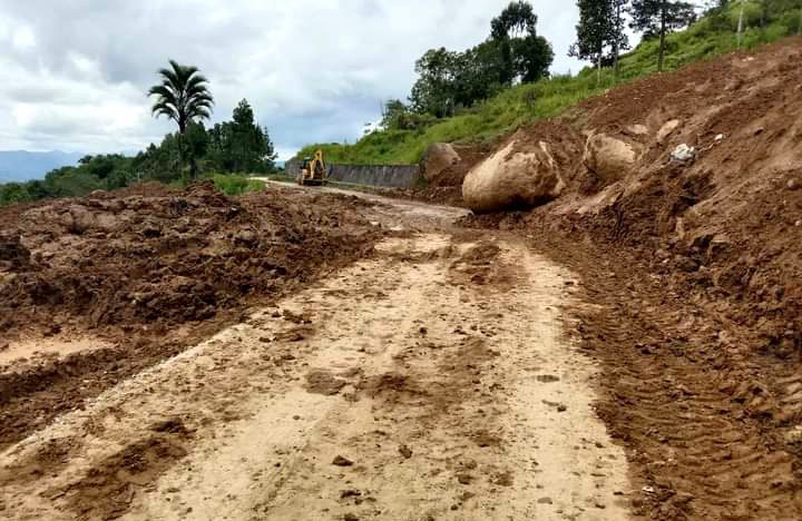 Material Longsor Telah Dibersihkan, Akses ke Tiga Lembang di Buntu Pepasan Kembali Terbuka