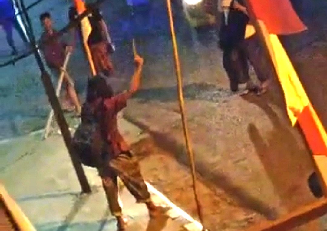 Pria Gondrong Mengamuk Bawa Badik di Rantepao 1 Pria Gondrong Mengamuk Bawa Badik di Rantepao