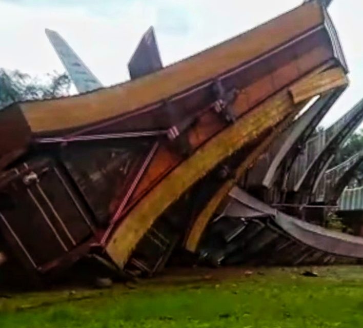3 Unit Alang Porak-poranda Akibat Hujan Deras Disertai Angin Kencang di Sesean