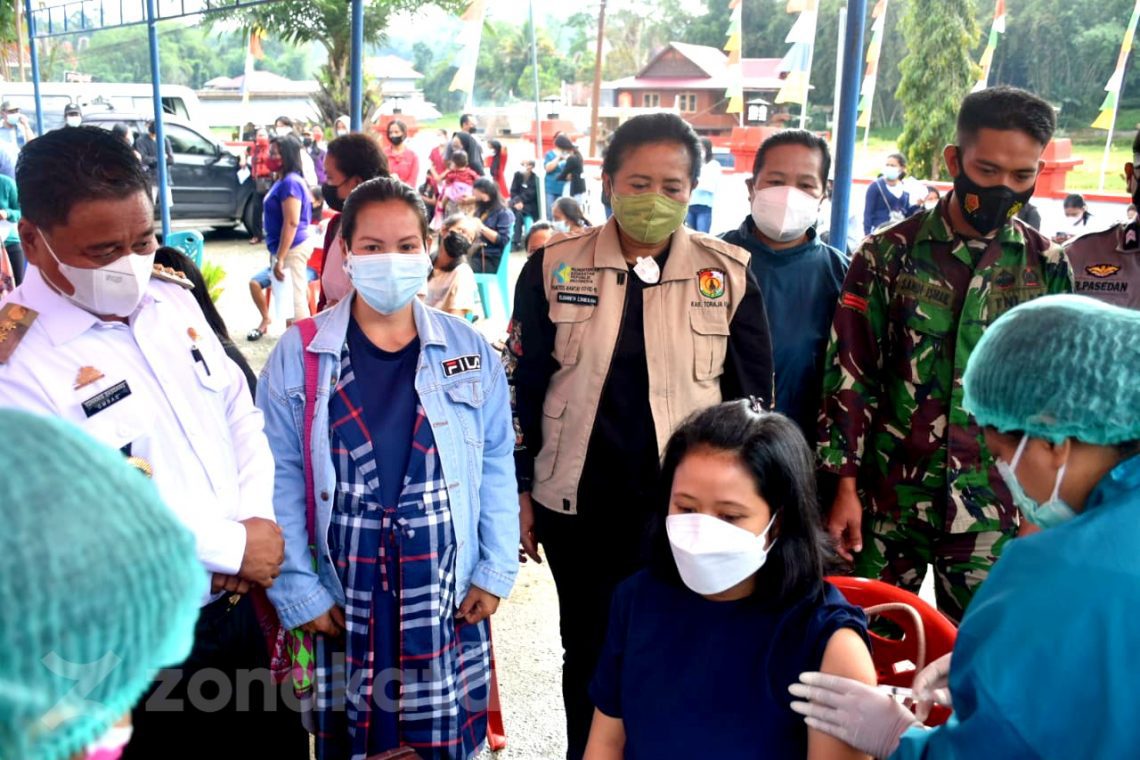 Bupati Ombas Pantau Vaksin Bagi Ibu Hamil dan Warga Tallunglipu