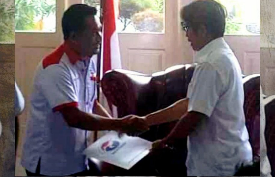 Yulius Paturu Resmi Terima SK PAW dari Perindo