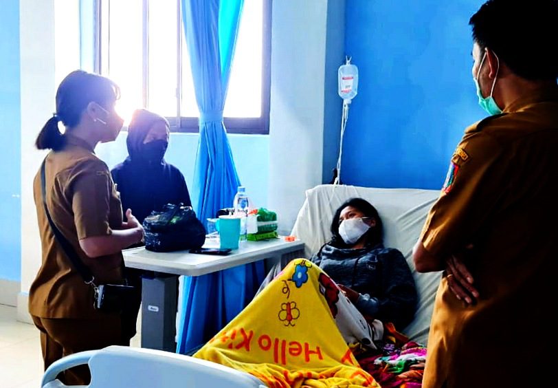 Usai Divaksin Covid-19, Puluhan Mahasiswa IAKN Toraja Dilarikan ke Rumah Sakit