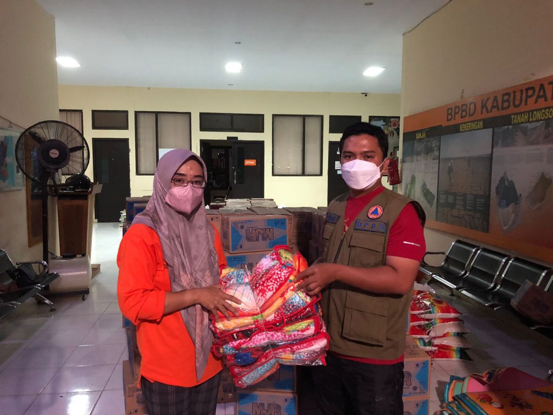 BPBD Sulsel Salurkan Bantuan Logistik Bagi Korban Banjir di Wajo dan Bone
