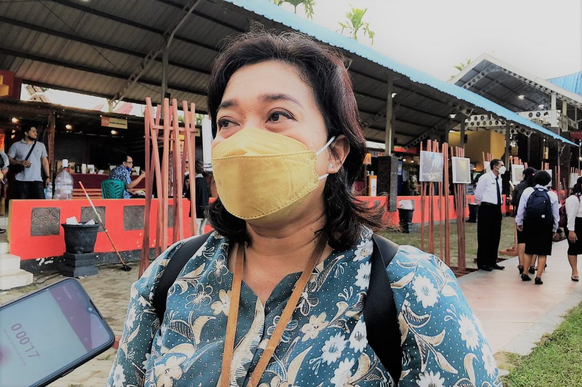 Beli Oleh-Oleh di Toraja Highland Festival, Asisten Deputi Kemenko Marves: Potensi Ekonomi Kreatif Disini Bagus