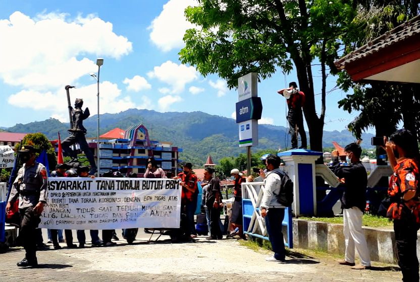 BBM Langka, Aliansi Masyarakat Tana Toraja Gelar Unjuk Rasa