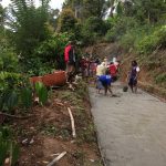 Rusak Parah, Warga Kelurahan Bokin Dan Buangin Rabat Beton Jalan Poros Secara Swadaya