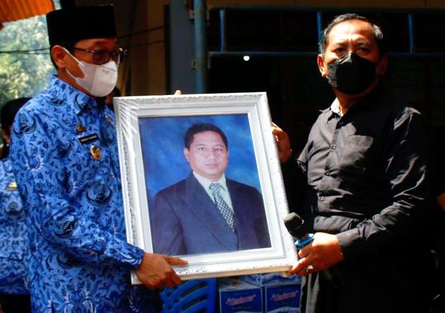 Pemkab Toraja Utara Gelar Upacara Pelepasan Jenazah Mantan Kepala Bappeda, Aris Mantong 1 Pemkab Toraja Utara Gelar Upacara Pelepasan Jenazah Mantan Kepala Bappeda, Aris Mantong