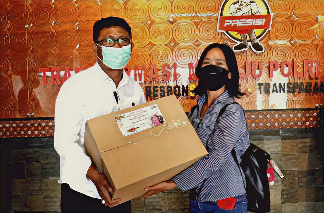 Kapolres Tana Toraja Berbagi Kasih Natal Dengan Wartawan 2 Kapolres Tana Toraja Berbagi Kasih Natal Dengan Wartawan