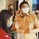 Penyandang Disabilitas di Tana Toraja Dapat Alat Bantu Tongkat dan Kursi Roda