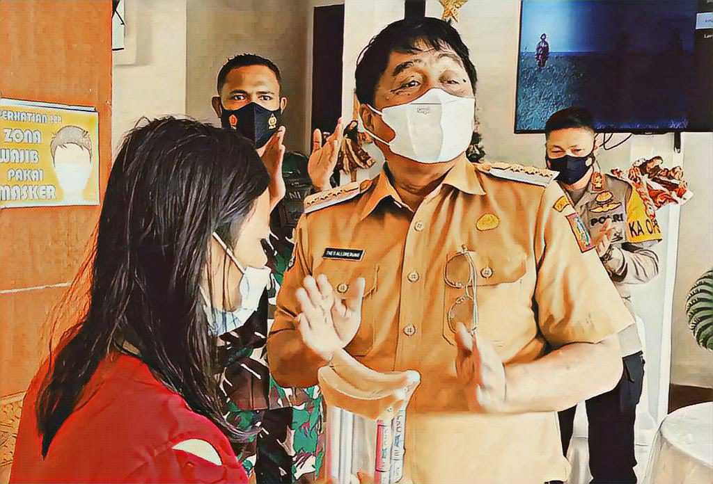 Penyandang Disabilitas di Tana Toraja Dapat Alat Bantu Tongkat dan Kursi Roda