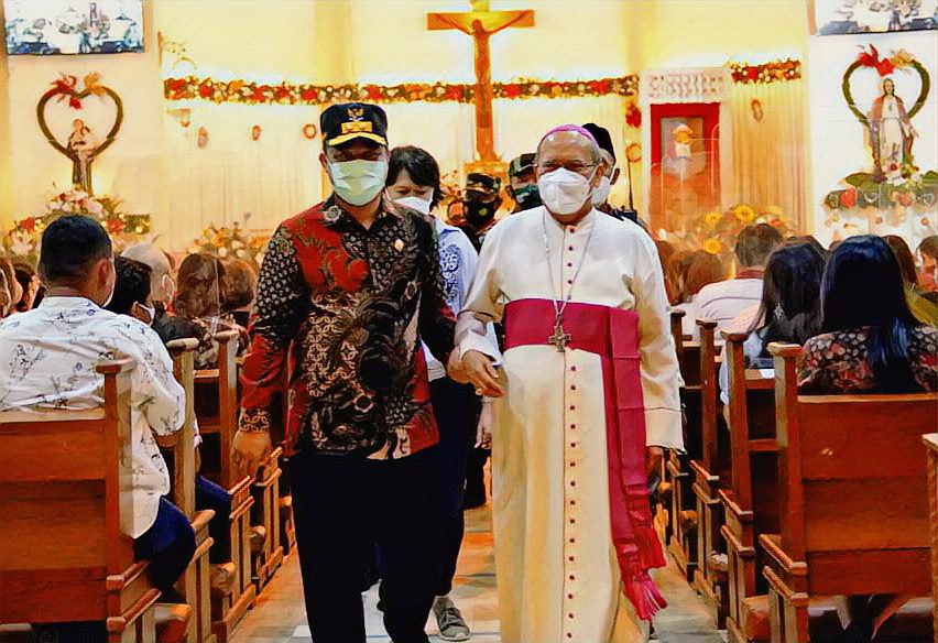 Tinjau Pelaksanaan Misa Natal, Andi Sudirman Apresiasi Penerapan Prokes di Gereja