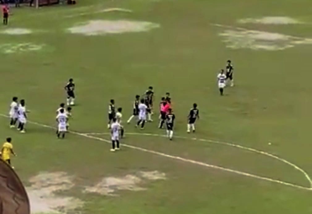 Ricuh Laga Gasma vs Nene Mallomo, Pemain Aniaya Wasit