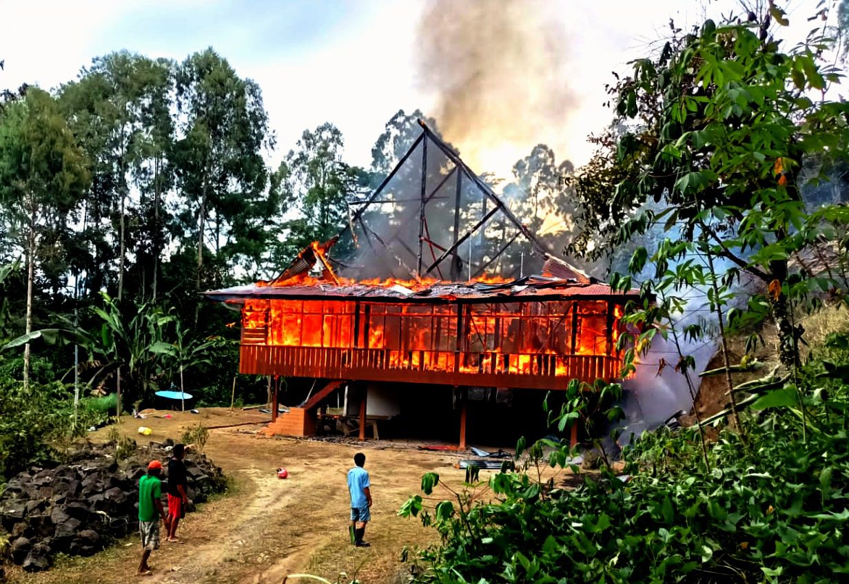 Rumah Warga di Tikala Toraja Utara Hangus Terbakar, Diduga Arus Pendek