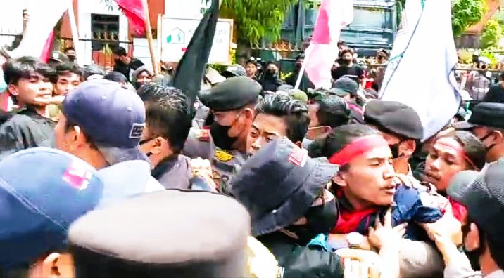 Demo Sengketa Lapangan Gembira Ricuh 2 Sengketa Lapangan Gembira