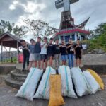 Penuh Sampah, Komunitas Langkan Maega Bersihkan Objek Wisata Buntu Singki’