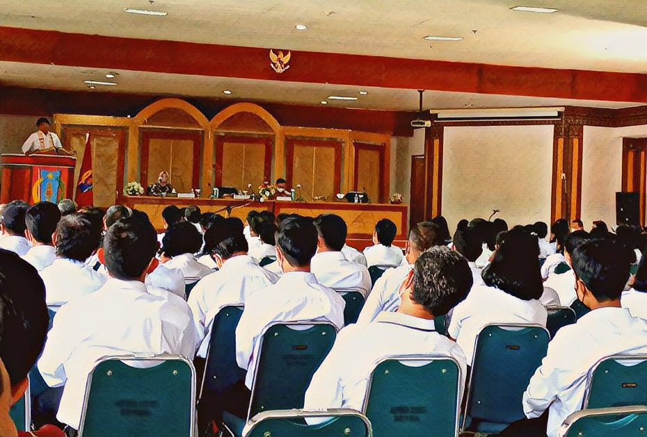 Bupati Theofilus Minta Kepsek yang Baru Dilantik Bantu Kebut Vaksinasi 2 Bupati Theofilus Minta Kepsek yang Baru Dilantik Bantu Kebut Vaksinasi