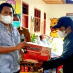 Bantu Warga Isoman, Anggota DPRD Tana Toraja Andrew Tulak Berikan Sembako