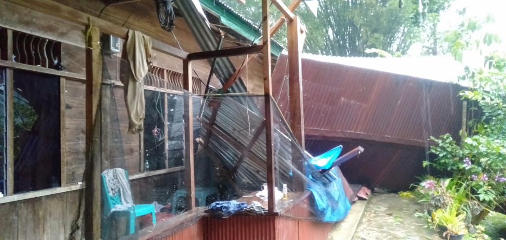 Satu Lumbung dan Rumah di Sesean Rusak Diterjang Angin
