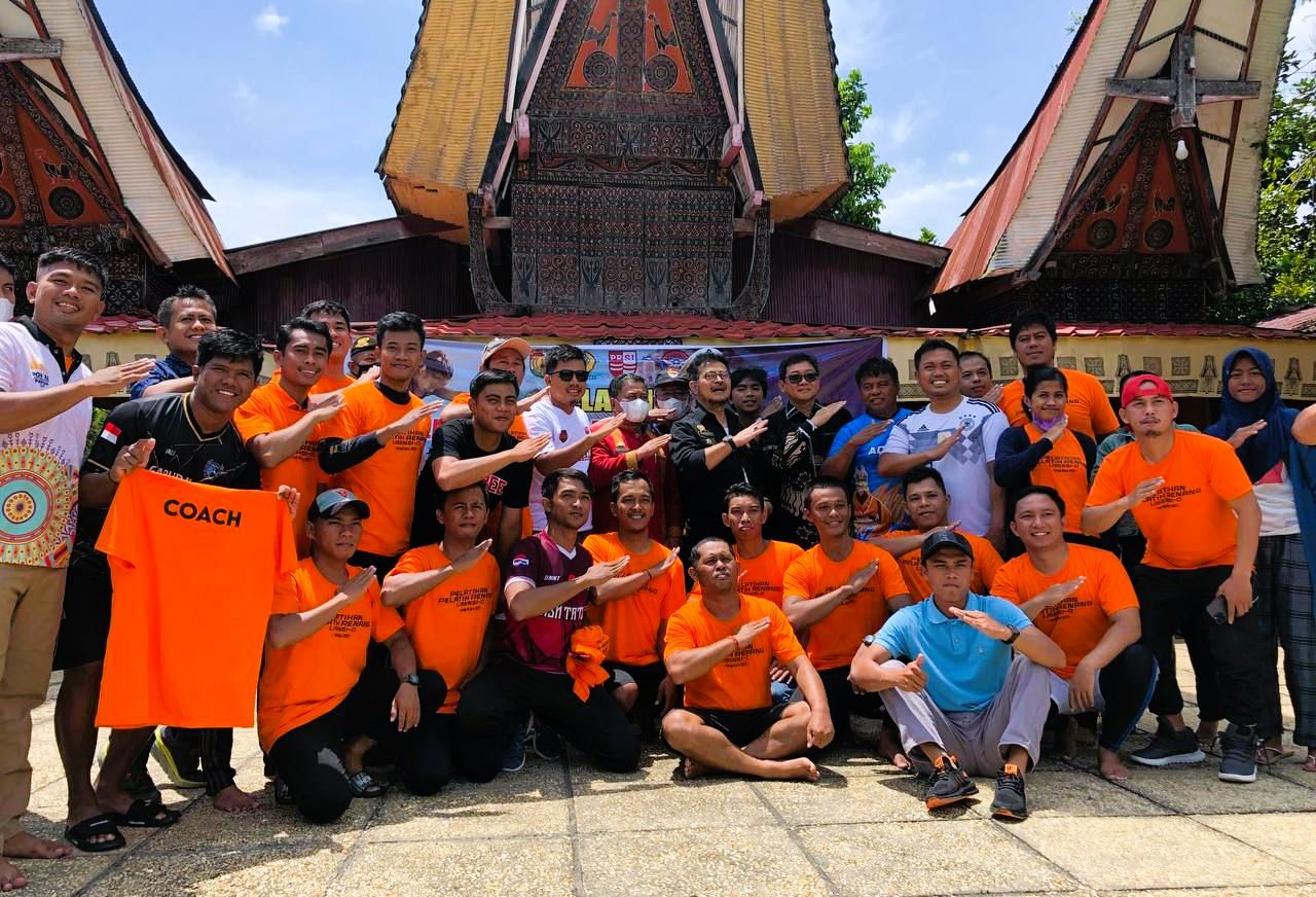 Penutupan Latihan Renang di Toraja Utara, 30 Pelatih Se Sulselbar Berfoto Bersama Mentan RI