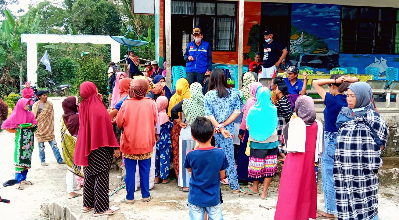 Tanah Mulai Retak dan Bergerak, Ratusan Warga Kaduaja Mengungsi 1 Tanah Mulai Retak dan Bergerak, Ratusan Warga Kaduaja Mengungsi