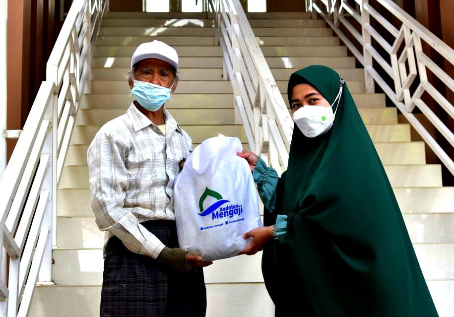 Berbagi Mukena, Andalan Mengaji Sasar Masjid di Lima Daerah di Sulsel 1 Berbagi Mukena, Andalan Mengaji Sasar Masjid di Lima Daerah di Sulsel