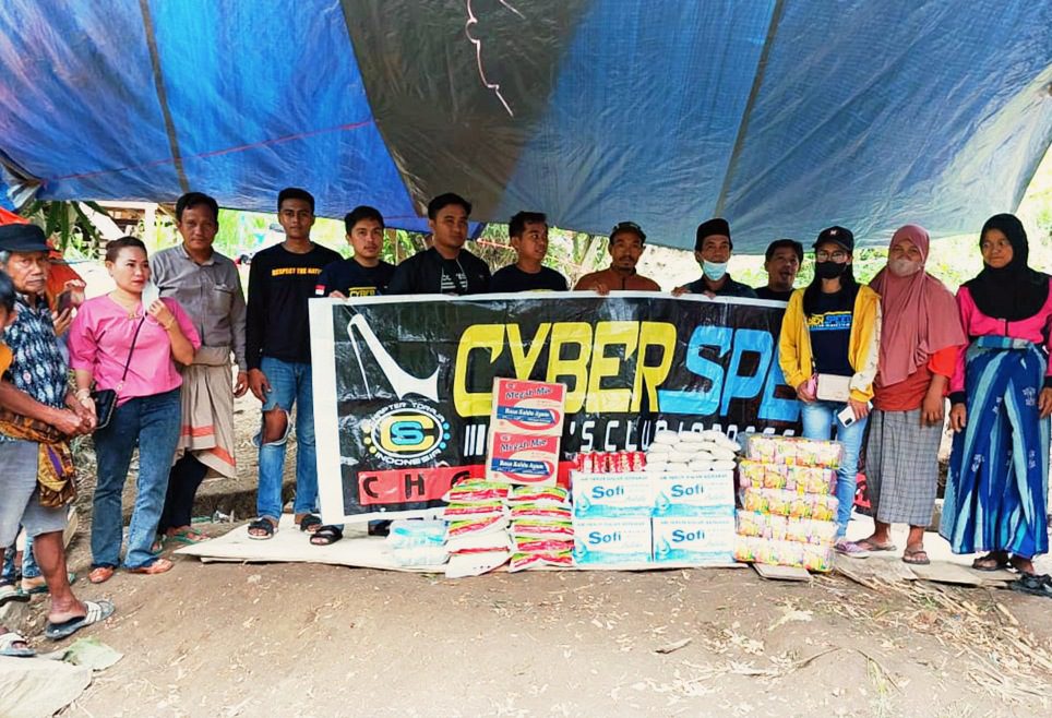 Komunitas Cyber Speed Salurkan Bantuan Buat Pengungsi di Rano