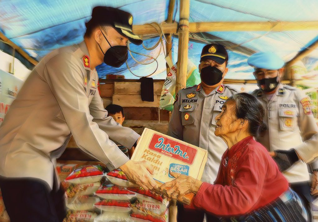 Kapolres Tana Toraja Sambangi Pengungsi Korban Bencana Tanah Longsor di Rano