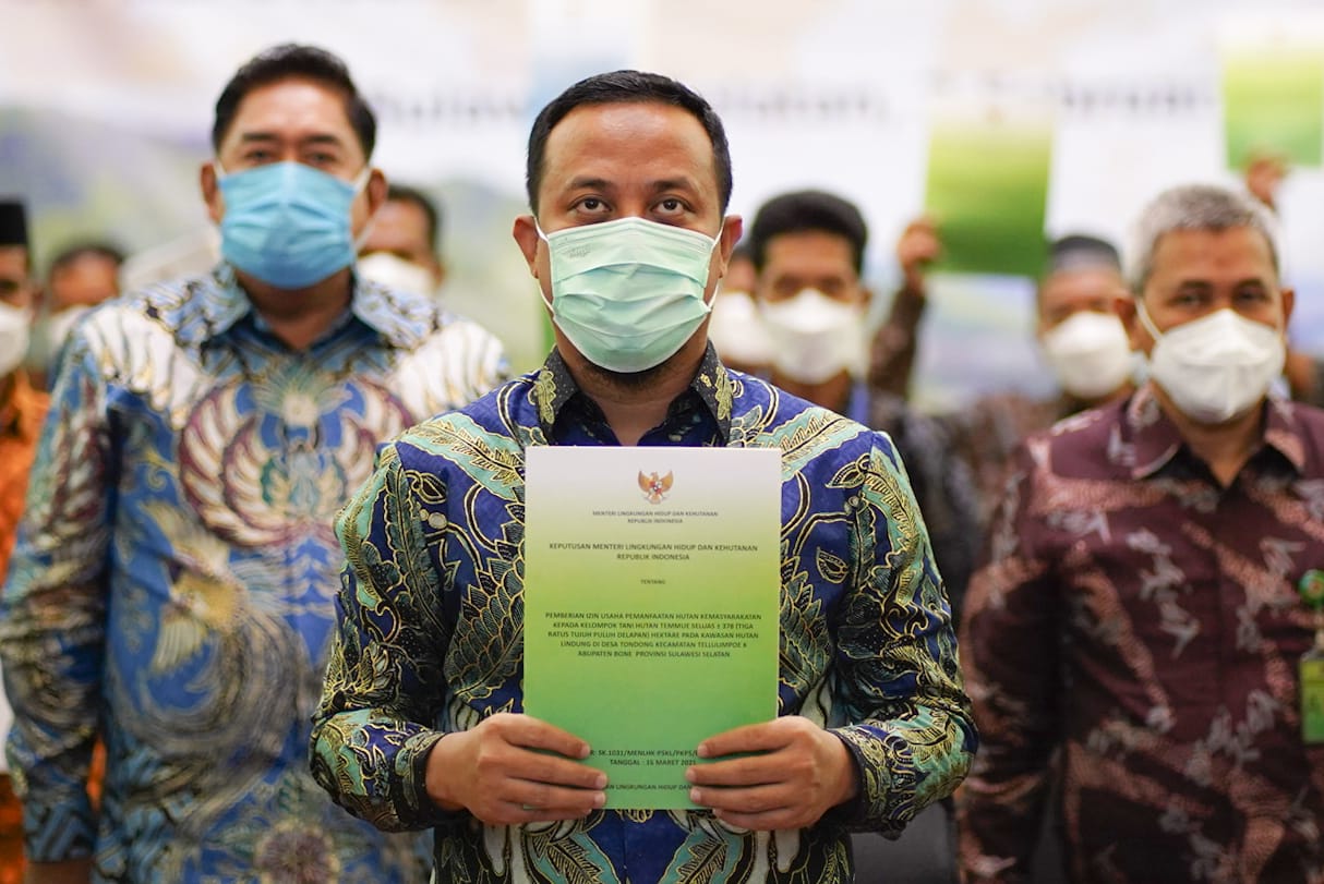 Presiden Jokowi Serahkan 16 Ribu Hektar SK Hutsos dan TORA di Sulsel