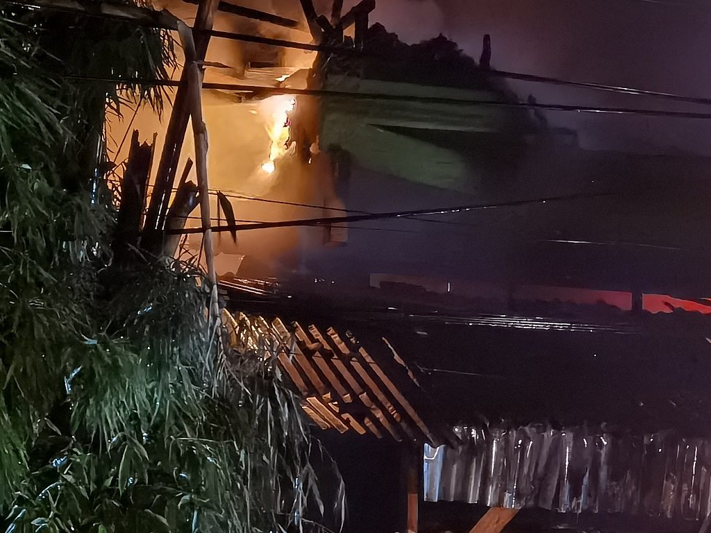 Tempat Pengolahan Kopi yang Berisi Kembang Api di Pantan Terbakar 2 Tempat Pengolahan Kopi yang Berisi Kembang Api di Pantan Terbakar