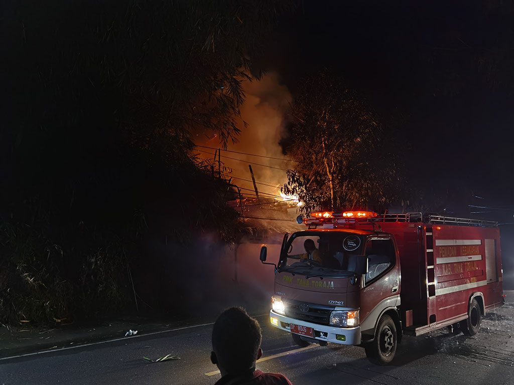 Tempat Pengolahan Kopi yang Berisi Kembang Api di Pantan Terbakar
