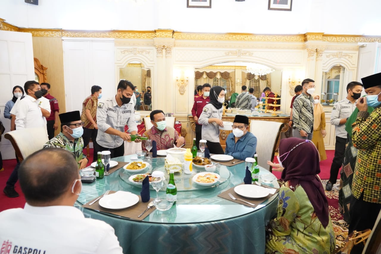 Makan Malam Bersama, Andi Sudirman Jamu Cak Imin Makanan Khas Sulsel