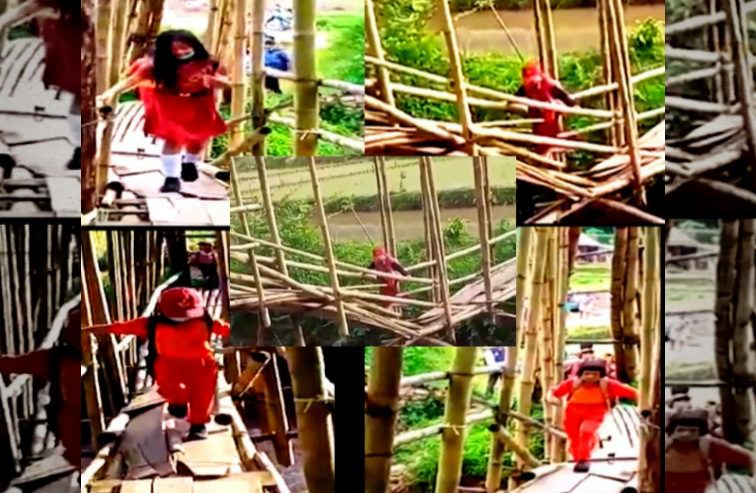 Demi Menuntut Ilmu, Murid SD di Balusu Terpaksa Lewat Jembatan Bambu yang Nyaris Ambruk 1 Demi Menuntut Ilmu, Murid SD di Balusu Terpaksa Lewat Jembatan Bambu yang Nyaris Ambruk