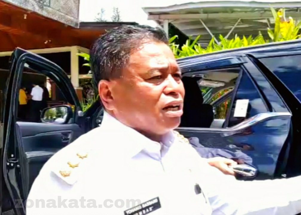 Didobrak Paksa Bupati, Pintu Gedung Public Safety Center Toraja Utara Pecah 2 Didobrak Paksa Bupati, Pintu Gedung Public Safety Center Toraja Utara Pecah