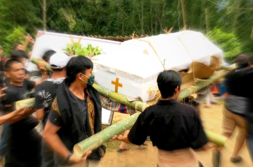 Isak Tangis Iringi Pemakaman Amata Bitticaca, Korban Mobil Terjun ke Sungai di Salubarani