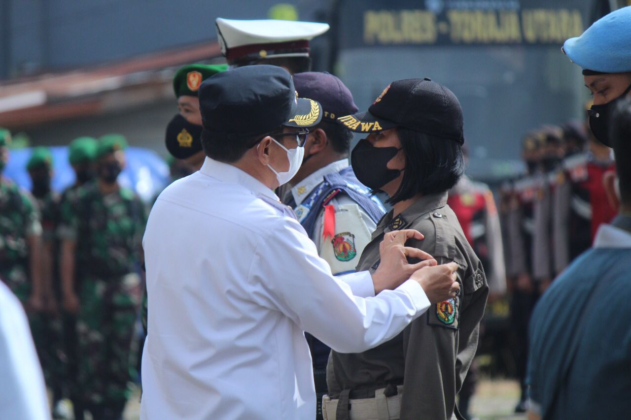 Wabup Toraja Utara Pimpin Apel Gelar Pasukan Petugas Ops Ketupat Jelang Lebaran