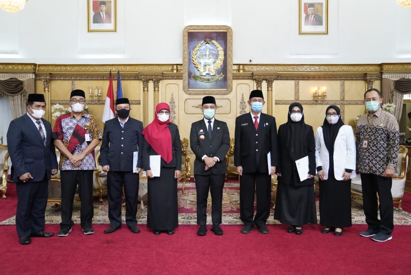 Gubernur Andi Sudirman Lantik 4 Pejabat Fungsional Ahli Utama 2 Gubernur Andi Sudirman Lantik 4 Pejabat Fungsional Ahli Utama
