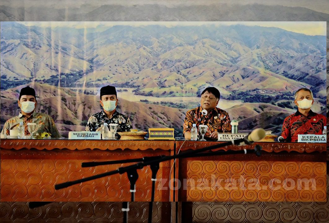 Ratusan Pejabat Eselon II dan III di Lantik, Bupati Theo: Akan Ada Suka dan Tidak Suka