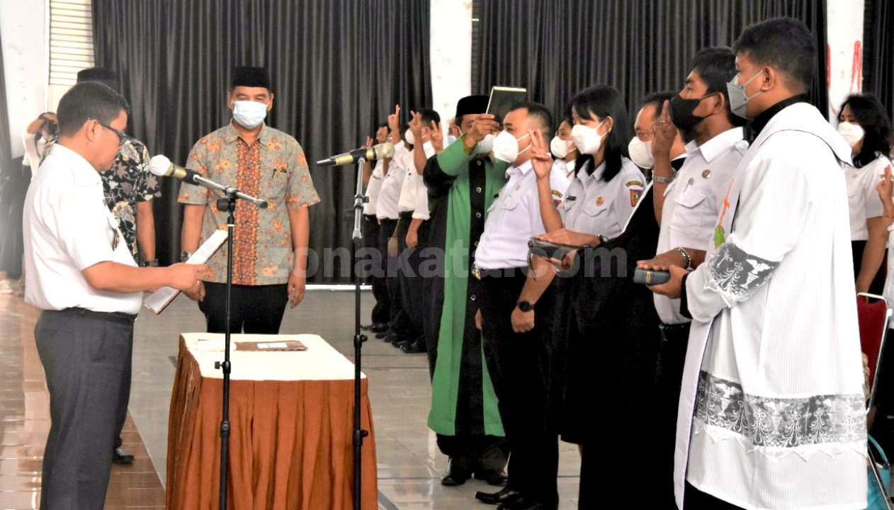 Ratusan Pejabat Eselon II dan III di Lantik, Bupati Theo: Akan Ada Suka dan Tidak Suka