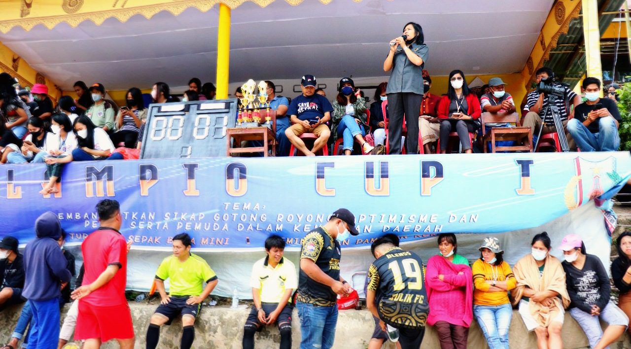 Ditengah Gelaran Sepakbola, Bawaslu Tana Toraja Teken MoU Dengan Lembang Saluallo