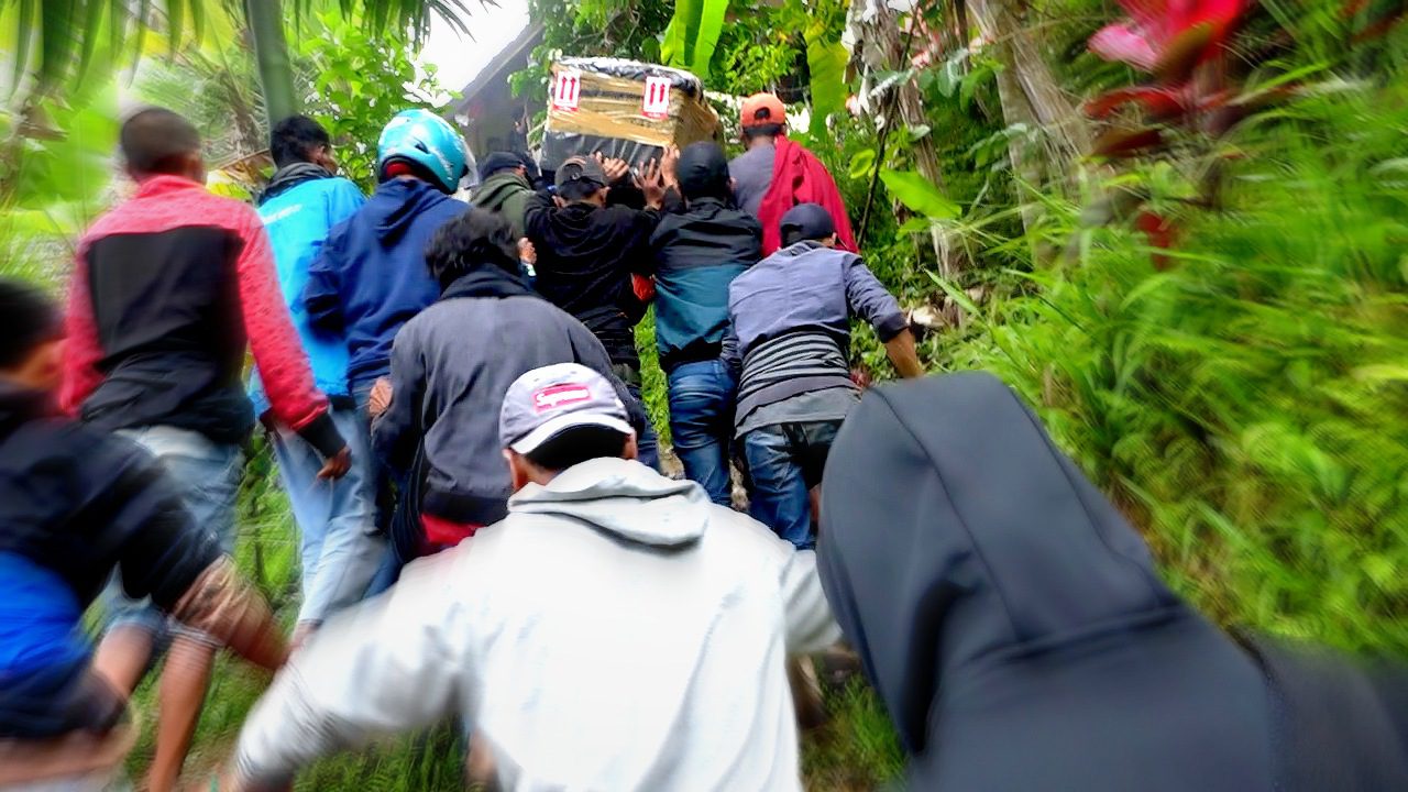 Tiba di Rumah Duka, Korban Penembakan KKB Papua, Disambut Tangis Histeris Keluarga