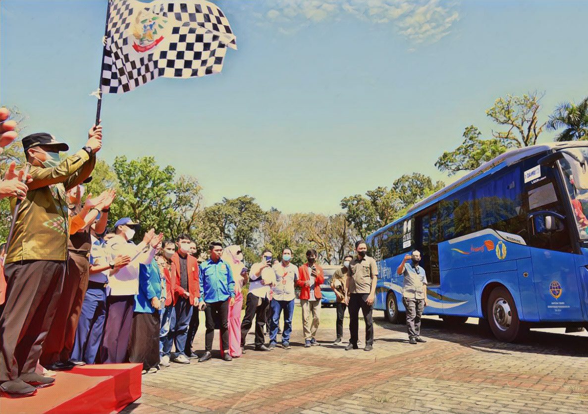 Gubernur Sulsel Melepas Mudik Gratis Bagi Mahasiswa dan Masyarakat Umum