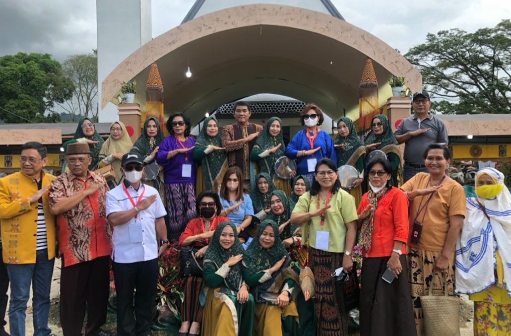 Menarik, Qasidah Majelis Ta’lim Bolu Tampil di Gereja Ikut Meriahkan HUT ke-18 PMTI di Toraja Utara