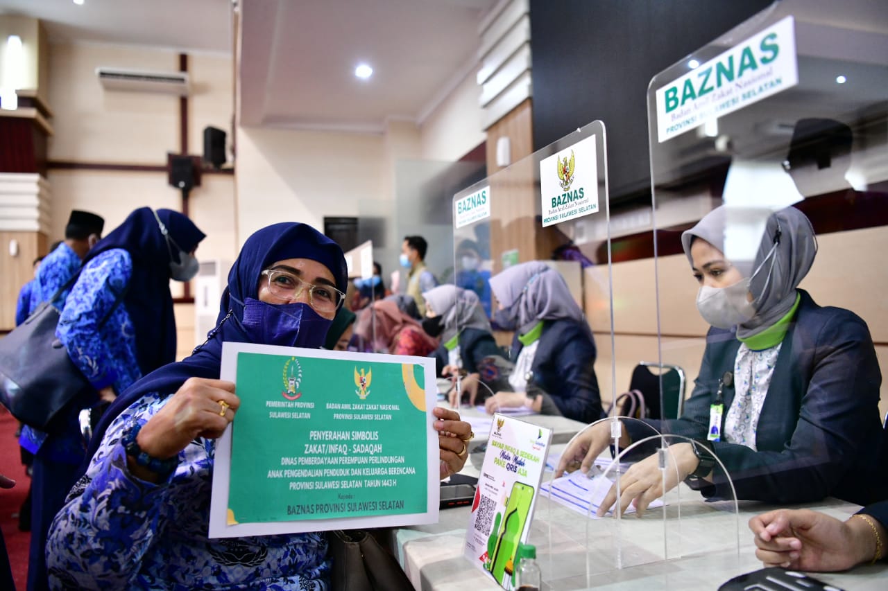 Gubernur Bersama ASN dan Non ASN Salurkan Zakat Melalui BAZNAS Sulsel