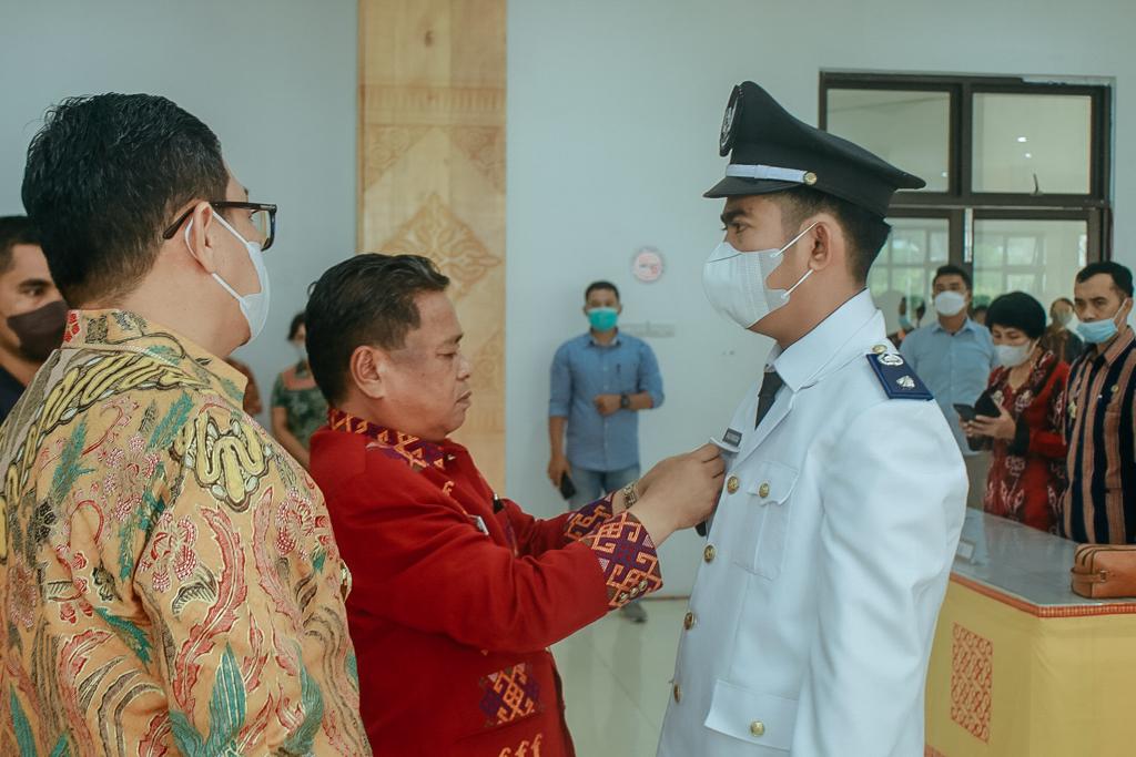 Bupati Yohanis Bassang Lantik Kalem Buntu Tallunglipu