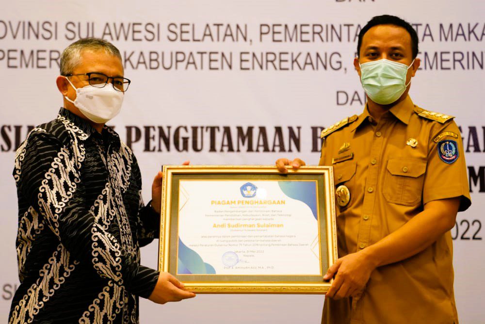Gubernur Andi Sudirman Raih Penghargaan BPPB Kemendikbudristek RI