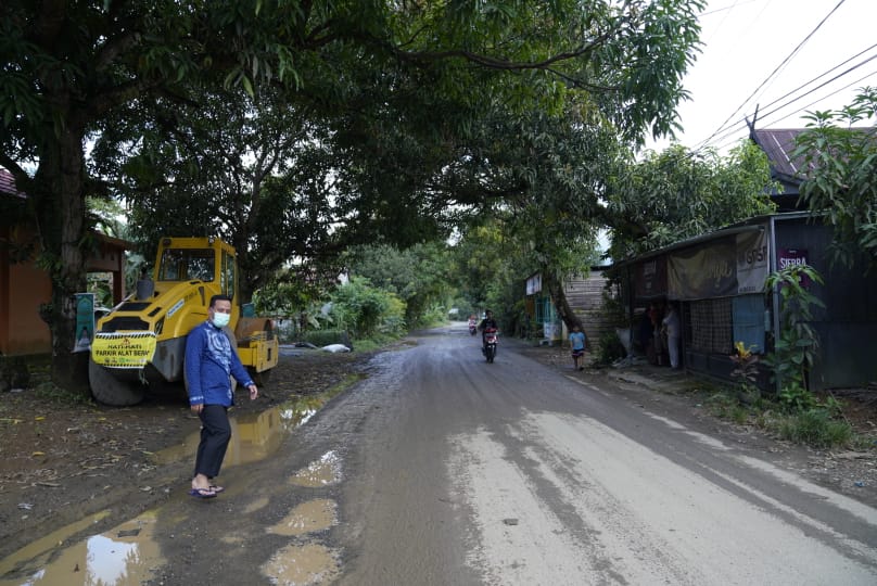 Gubernur Sulsel Tinjau Langsung Kondisi Jalan Ruas Pekkae-Takkalala