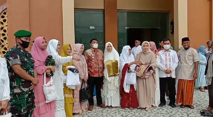 Bupati Tana Toraja : Selamat Idul Fitri, Mohon Maaf Lahir Batin 3 Bupati Tana Toraja : Selamat Idul Fitri, Mohon Maaf Lahir Batin