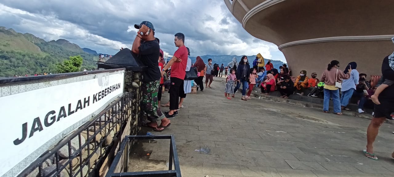 Libur Lebaran, Wisatawan Padati Objek Wisata di Tana Toraja
