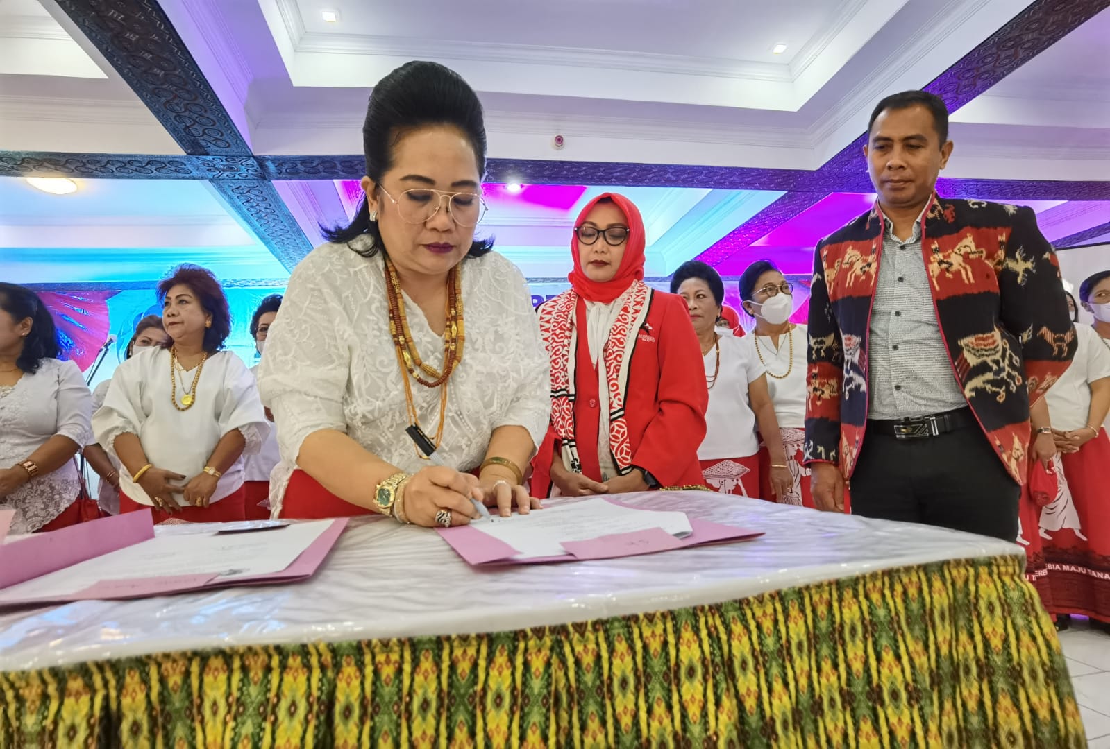 Pengurus Perempuan Indonesia Maju (PIM) DPC Tana Toraja Resmi Dilantik 2 Pengurus Perempuan Indonesia Maju (PIM) DPC Tana Toraja Resmi Dilantik